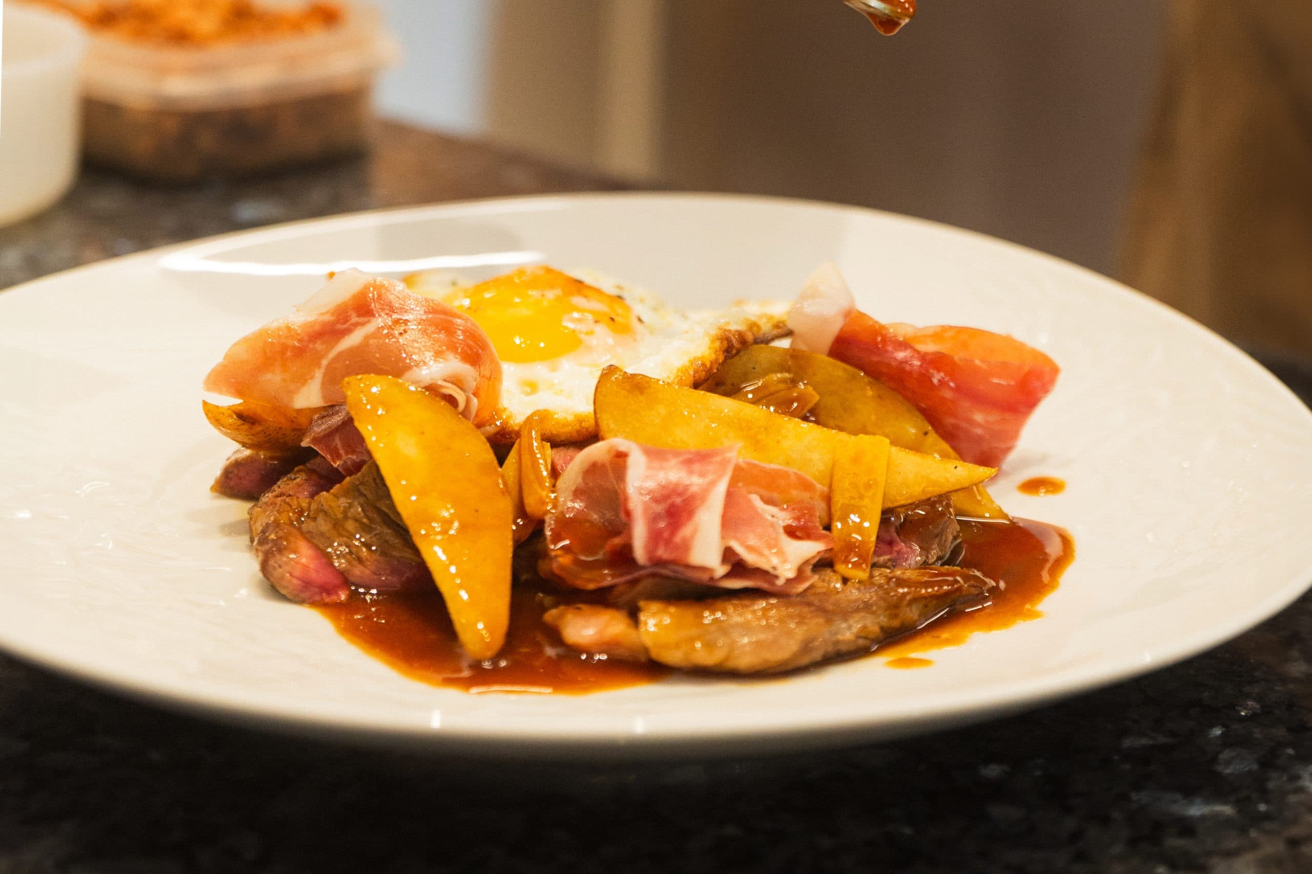 Bife à Portuguesa com Pera Rocha Salteada